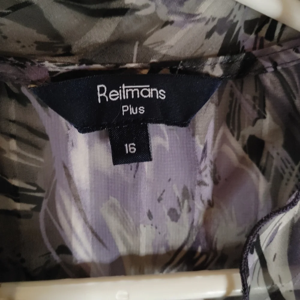 2/$30 Reitmans Pleated Look Sheer blouse - Picture 5 of 8
